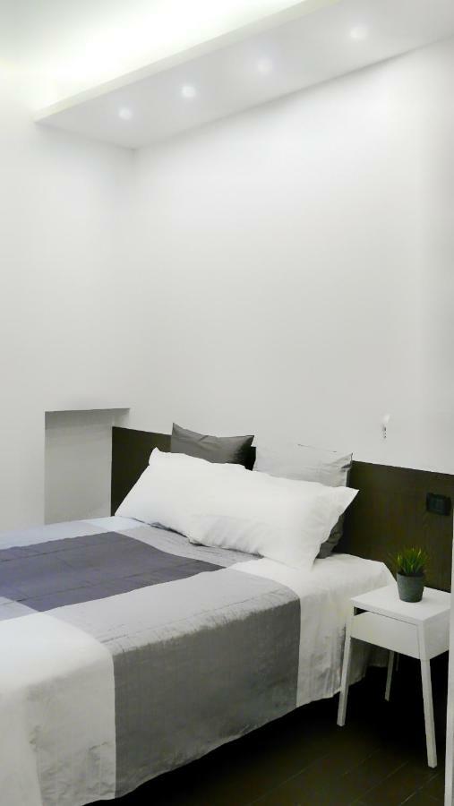 Centro Storico - Fermata Montesanto Hotell Neapel Exteriör bild