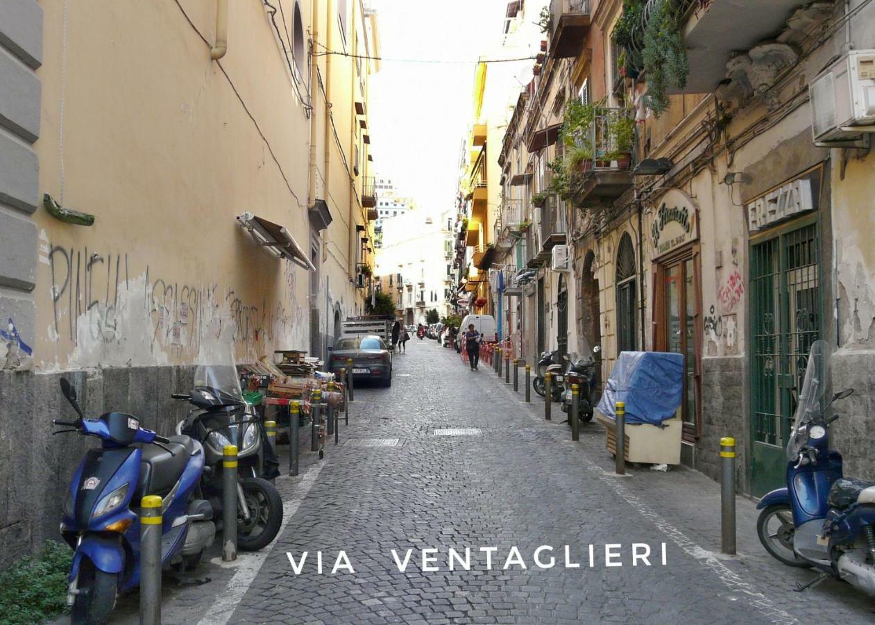 Centro Storico - Fermata Montesanto Hotell Neapel Exteriör bild