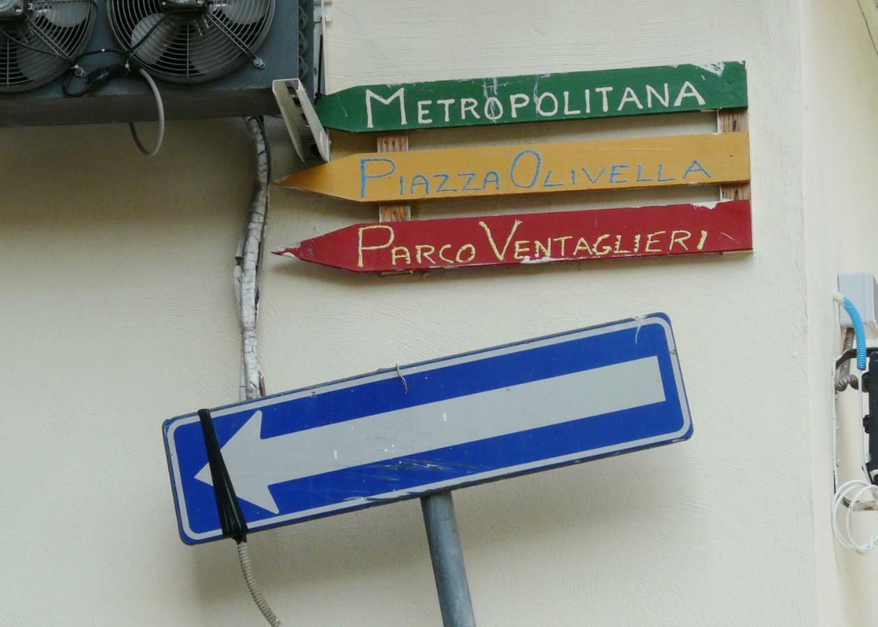 Centro Storico - Fermata Montesanto Hotell Neapel Exteriör bild